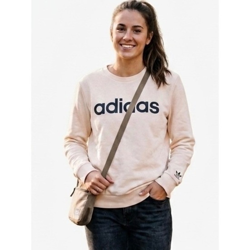 Adidas Women's Soft Cream Colored
Crew Neck Sweater Long sleeve casual M